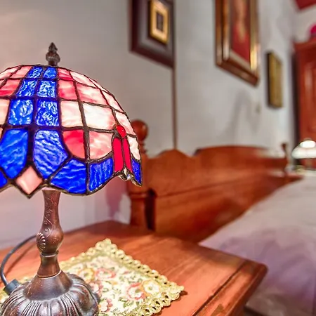 Royal Antique Lägenhet *
