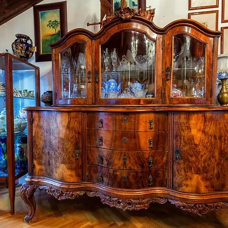 Royal Antique Apartment *