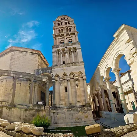 Royal Antique * Split