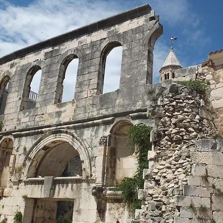 Royal Antique Apartment * Split