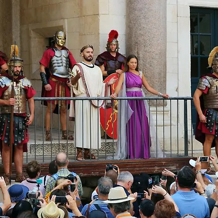 Apartment Royal Antique Apartment