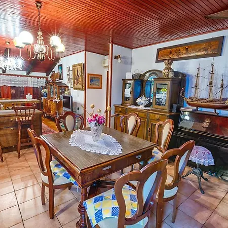Royal Antique سبليت