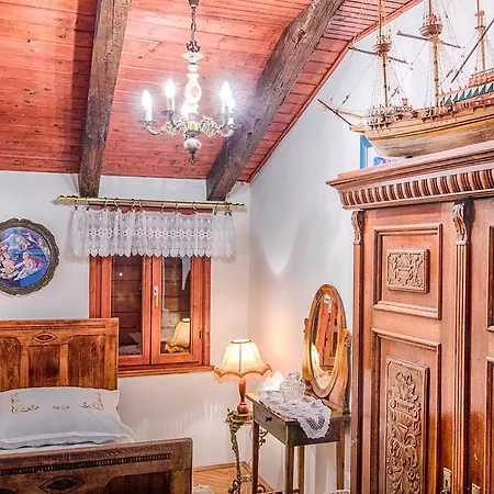 Royal Antique Apartment