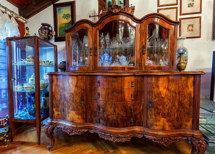 皇家古董公寓 *