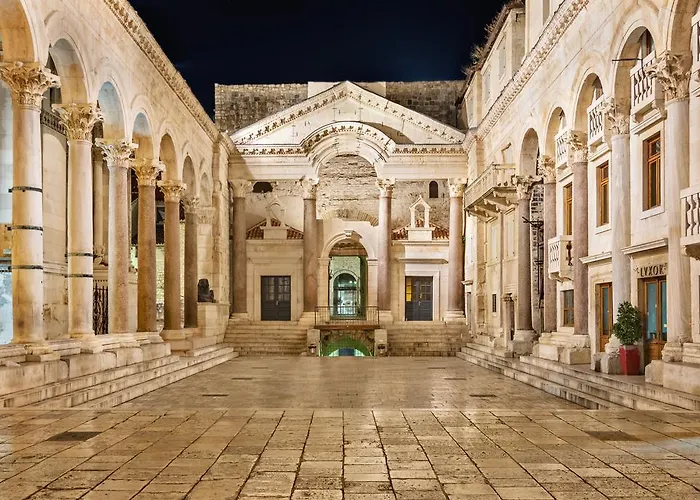 皇家古董公寓 *