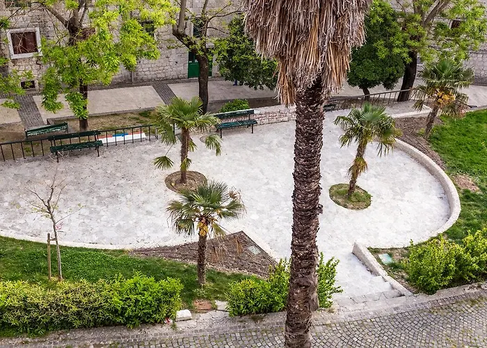 皇家古董公寓 公寓 *