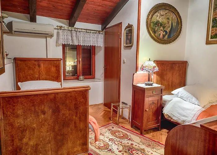 Royal Antique * Split