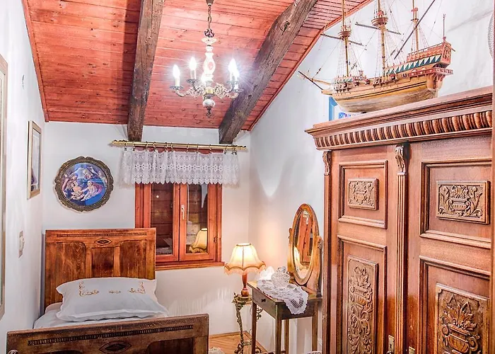 Royal Antique Apartment